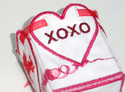 VALENTINE BOX showing love and kiss finished side - Machine Embroidery Designs - In the hoop embroidery project - by EdytheAnne - 5